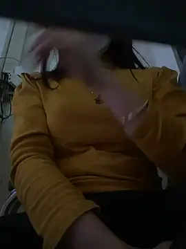 Snapshot of Tuongvy05 chatting on December 17, 2:01 am Tuongvy05 online show from December 17, 2:01 am