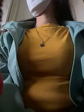 Snapshot of Tuongvy05 chatting on December 20, 3:53 pm Tuongvy05 online show from December 20, 3:53 pm