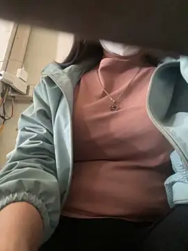 Snapshot of Tuongvy05 chatting on December 25, 7:46 am Tuongvy05 online show from December 25, 7:46 am