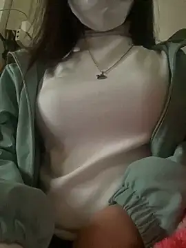 Snapshot of Tuongvy05 chatting on January 13, 3:26 pm Tuongvy05 online show from January 13, 3:26 pm