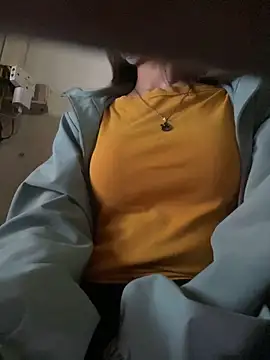 Snapshot of Tuongvy05 chatting on January 26, 3:03 pm Tuongvy05 online show from January 26, 3:03 pm