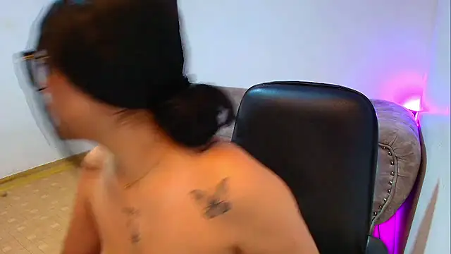 Snapshot of Susana_hank2 chatting on January 9, 12:41 pm Susana hank2 online show from January 9, 12:41 pm