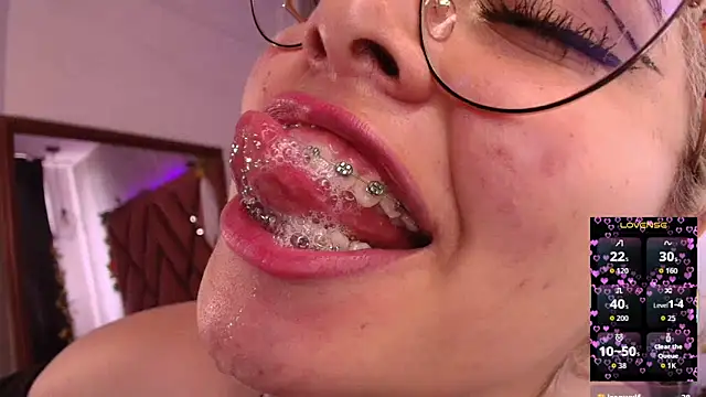 Haelycute online show from October 8, 2:58 pm