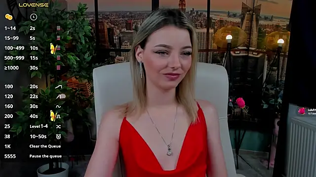 pretty little thing online show from December 5, 11:18 pm