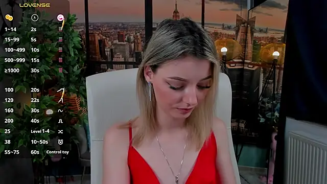 pretty little thing online show from December 6, 2:24 am