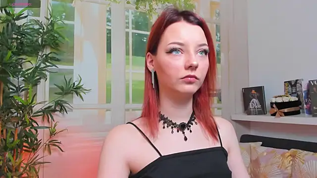 pretty little thing online show from February 12, 1:48 pm