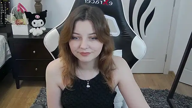 pretty little thing online show from May 13, 5:32 pm