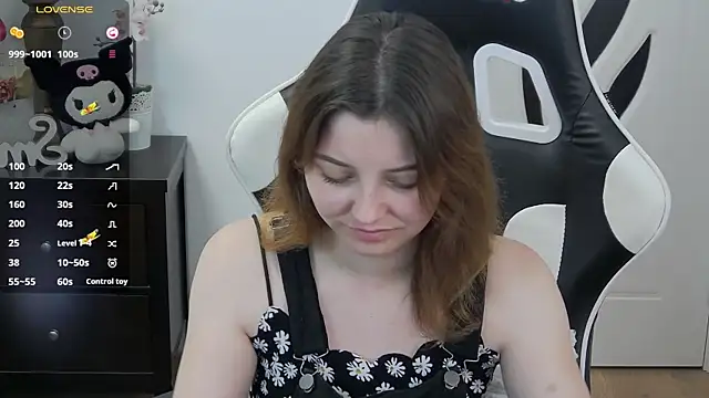 pretty little thing online show from May 27, 4:04 pm