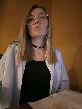 Snapshot of Crazy-Rosa chatting on February 6, 3:20 pm Crazy-Rosa online show from February 6, 3:20 pm