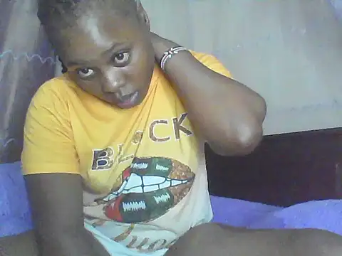 Snapshot of EBONYVANILLA02 chatting on February 5, 7:18 pm EBONYVANILLA02 online show from February 5, 7:18 pm