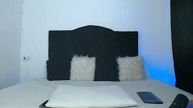 Jennifer Louisee online show from February 19, 4:44 am