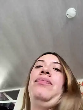Snapshot of valery_mora chatting on June 25, 6:45 pm valery mora online show from June 25, 6:45 pm