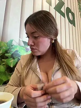 Snapshot of valery_mora chatting on July 1, 8:08 pm valery mora online show from July 1, 8:08 pm