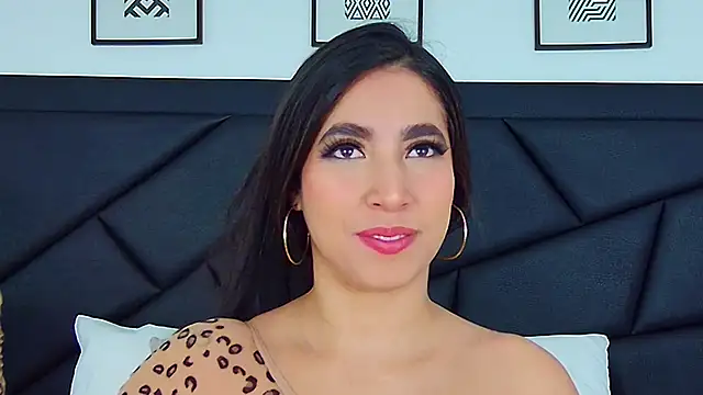 Snapshot of SophieCarther chatting on February 10, 12:29 pm SophieCarther online show from February 10, 12:29 pm