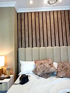 MonicaMoret online show from March 1, 3:38 pm