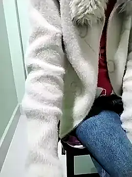 Luxcute286 online show from February 18, 7:43 am