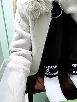 Luxcute286 online show from February 25, 9:20 am