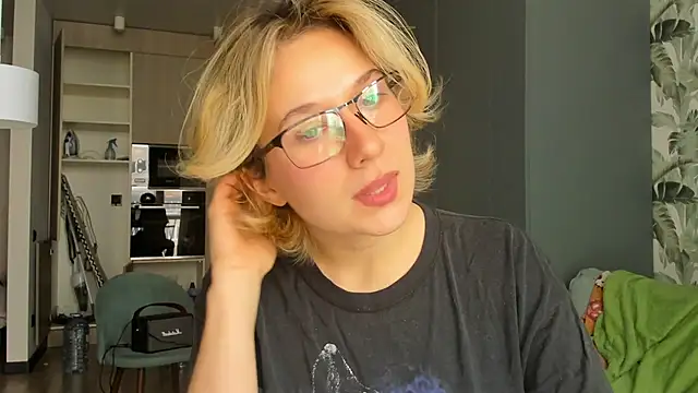 Snapshot of Lilith_lutherlow chatting on January 16, 12:42 pm Lilith lutherlow online show from January 16, 12:42 pm