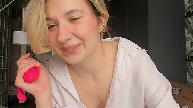 Snapshot of Lilith_lutherlow chatting on March 15, 12:00 pm Lilith lutherlow online show from March 15, 12:00 pm