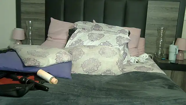 BigButt-MomJ75 online show from February 8, 11:35 am