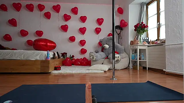 missdaisydiamond777 online show from February 11, 10:15 am