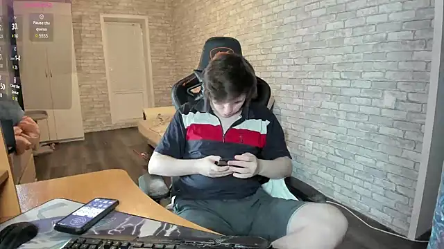 iliaskrislove online show from March 18, 9:43 pm