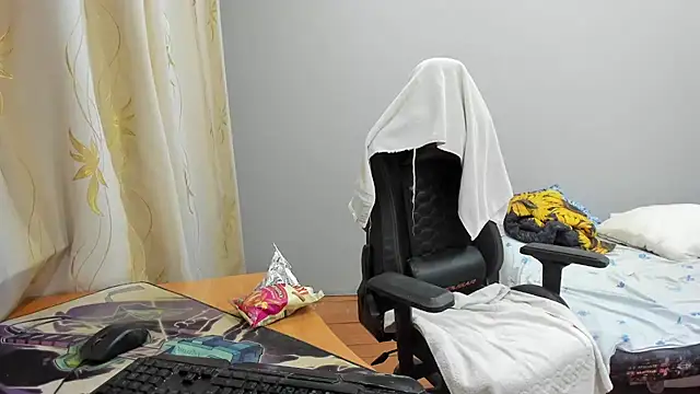 iliaskrislove online show from October 1, 2:45 pm