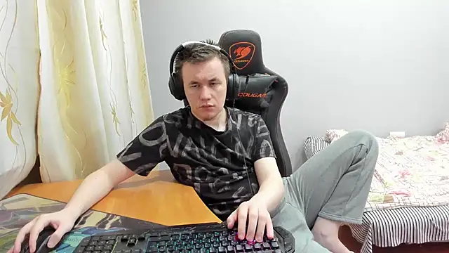 iliaskrislove online show from November 20, 1:11 pm