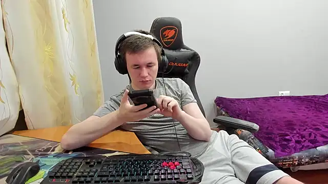 iliaskrislove online show from December 14, 1:22 am