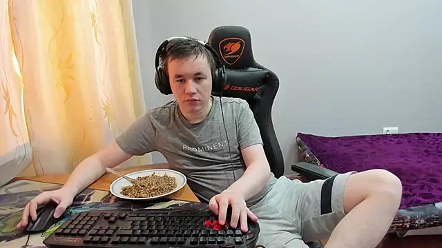 iliaskrislove online show from December 18, 7:36 am