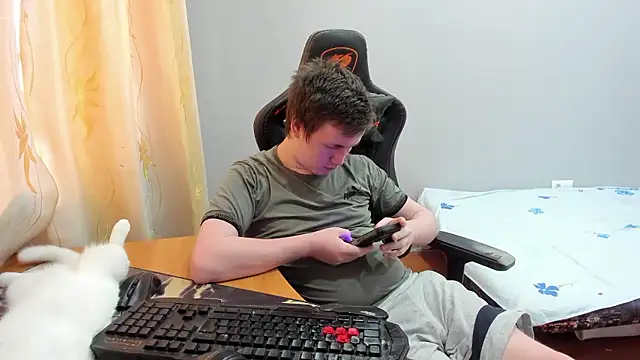 iliaskrislove online show from January 17, 5:45 am