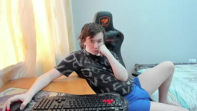 iliaskrislove online show from April 7, 4:02 am