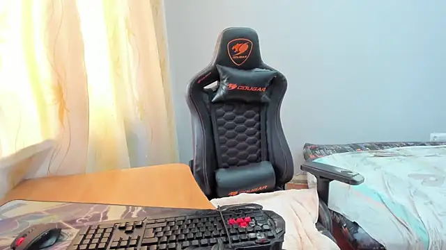 iliaskrislove online show from April 8, 5:51 am