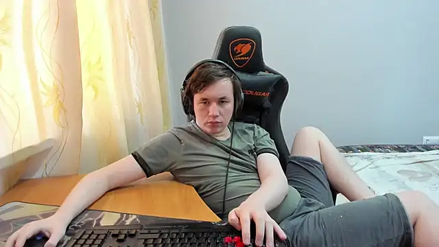 iliaskrislove online show from April 12, 1:16 pm