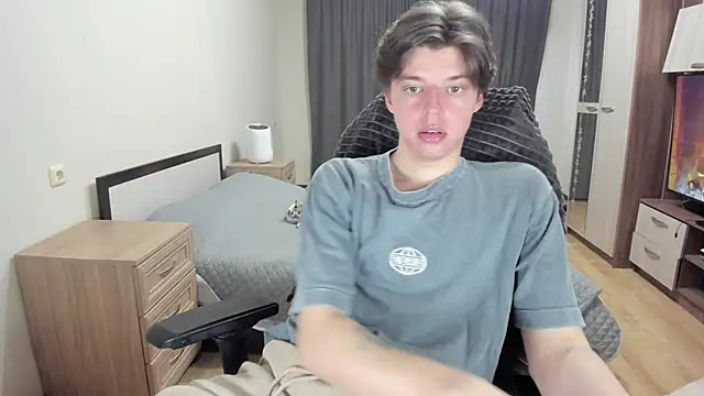 Liam sexy1 online show from April 3, 1:31 pm