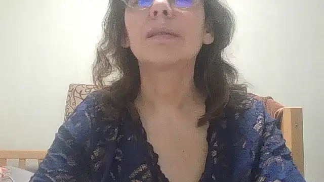 HollyJewel online show from March 8, 6:55 pm