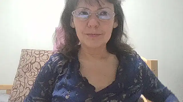 HollyJewel online show from March 15, 7:20 pm