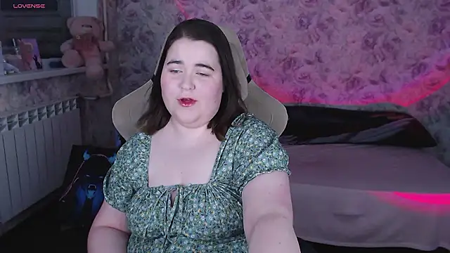 Estelle Hicks online show from March 20, 6:46 pm