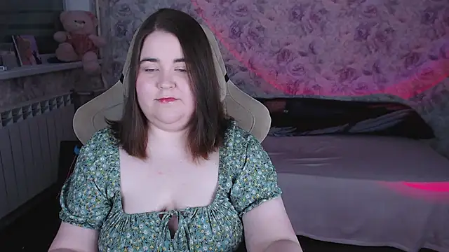 Estelle Hicks online show from April 18, 6:56 pm