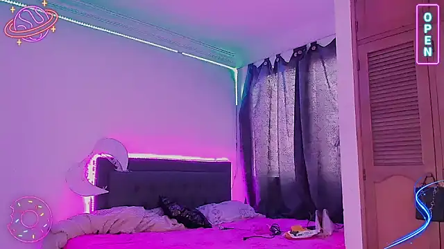 Snapshot of LittleEmmaa chatting on December 1, 4:29 pm LittleEmmaa online show from December 1, 4:29 pm