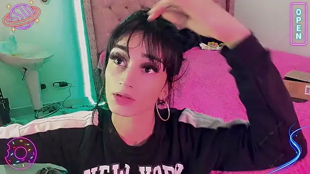 Snapshot of LittleEmmaa chatting on December 30, 12:09 pm LittleEmmaa online show from December 30, 12:09 pm