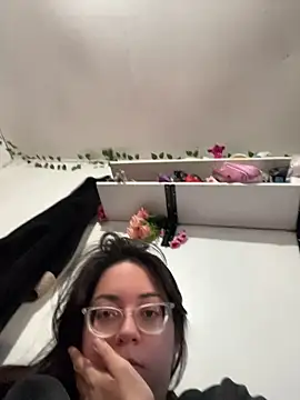 indiegirl666 online show from July 7, 9:30 pm
