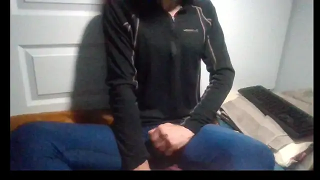 Snapshot of slendt94 chatting on October 15, 8:14 am slendt94 online show from October 15, 8:14 am