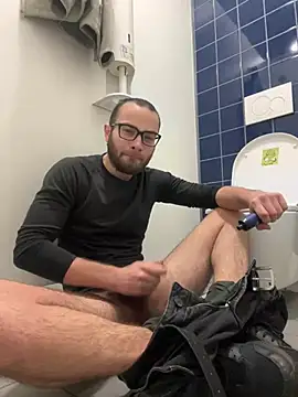 Snapshot of 0maxx00 chatting on January 6, 10:24 am 0maxx00 online show from January 6, 10:24 am