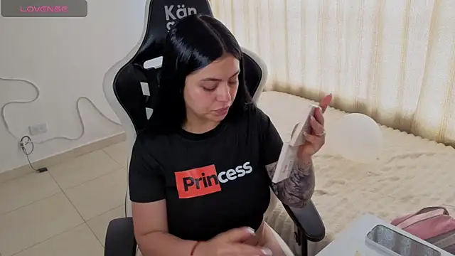 Victoryyy  online show from April 17, 5:49 pm