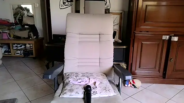 Emily Posh online show from June 15, 9:44 am