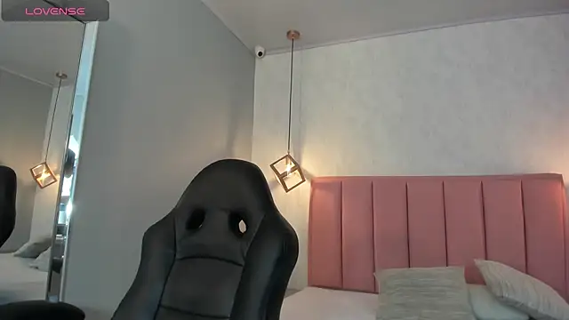 SUNNYCYRUS online show from October 23, 12:26 pm