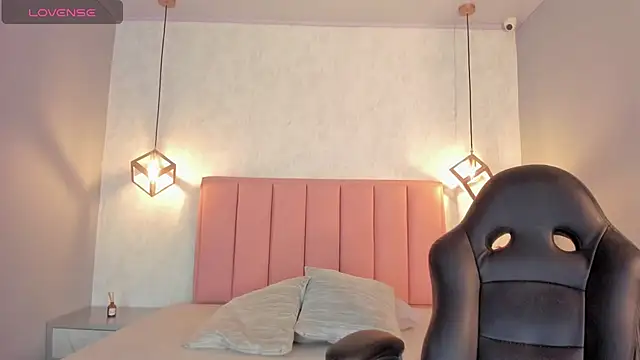 SUNNYCYRUS online show from October 28, 12:41 pm