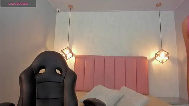 SUNNYCYRUS online show from October 29, 12:29 pm