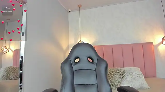 SUNNYCYRUS online show from February 13, 1:29 pm